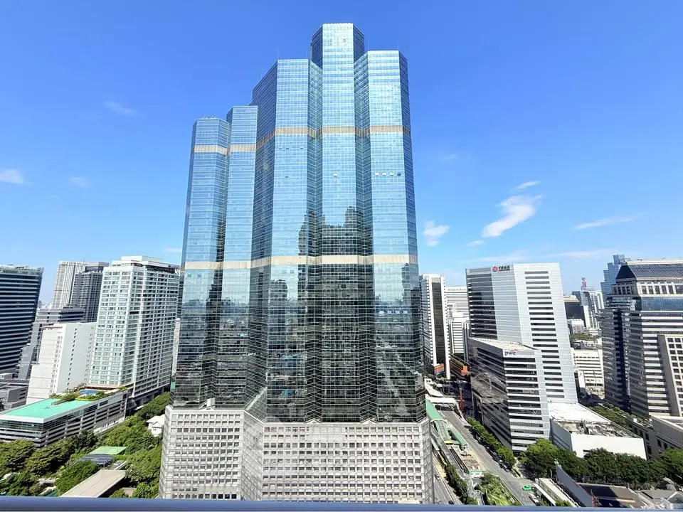 Stunning skyscraper with reflective glass facade in bustling cityscape