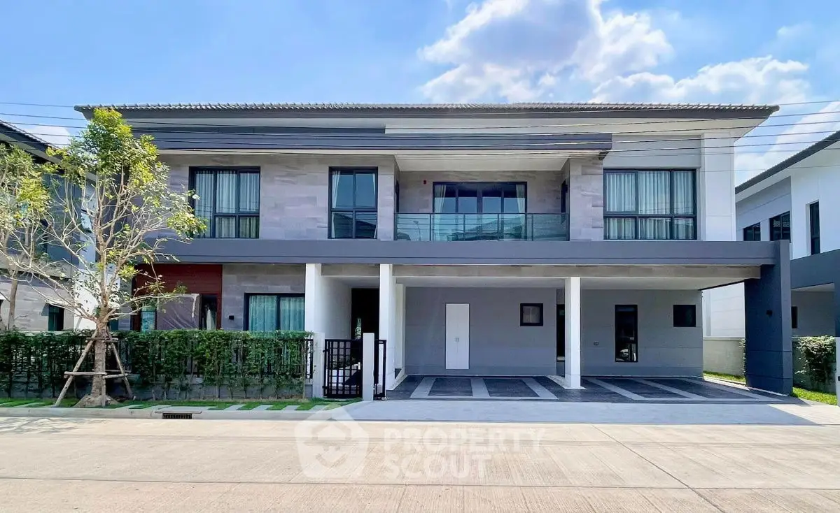 Modern two-story house with spacious driveway and contemporary design