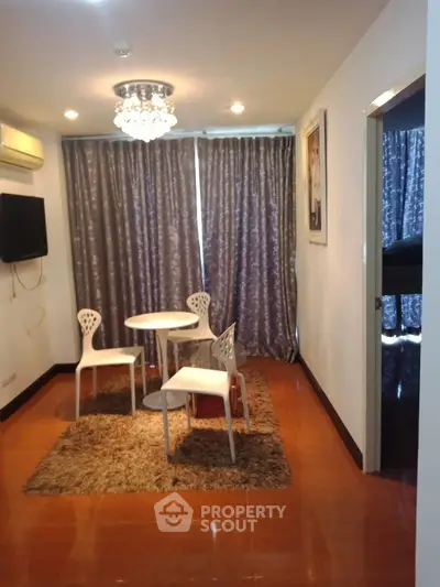  2 Bedrooms Condo at Max Condominium Vibhawadi-2