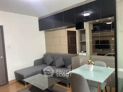 Modern living room with sleek furniture and mirrored wall design