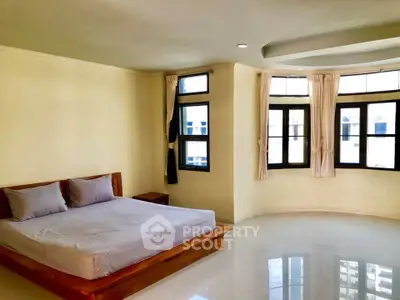 Fully Furnished 4 Bedrooms Townhouse -5