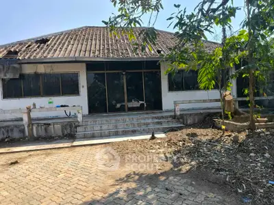 Charming fixer-upper with potential, featuring a spacious front yard and rustic exterior, ideal for renovation enthusiasts.