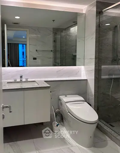 Luxurious modern bathroom with sleek fixtures and elegant marble finishes, perfect for a sophisticated lifestyle.