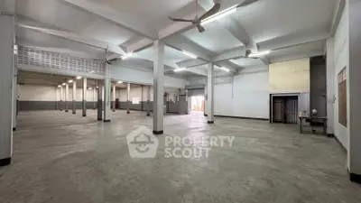 Spacious industrial warehouse with high ceilings and ample lighting