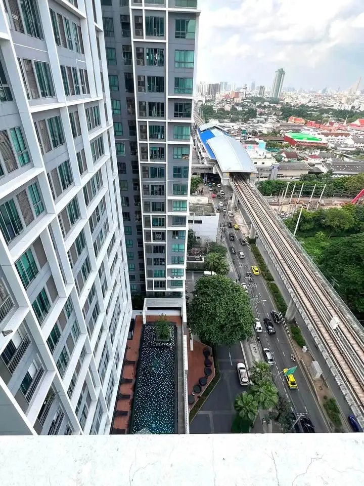 Stunning high-rise building with pool and city view, perfect for urban living.