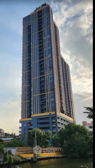 Stunning modern high-rise building with sleek design and panoramic city views.