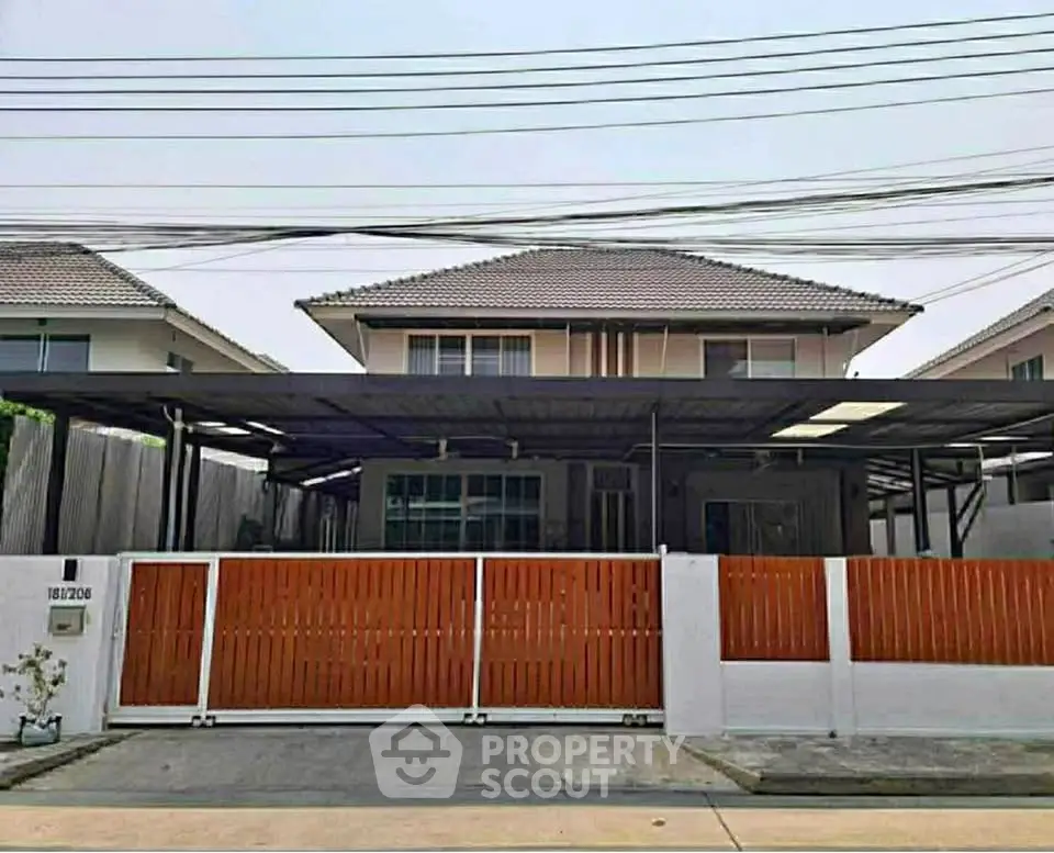 Charming suburban house with modern design and spacious driveway, perfect for family living.