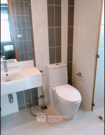 Fully Furnished 2 Bedrooms Condo at Circle Condominium-5