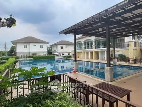 Luxurious residential complex with stunning pool and modern architecture.