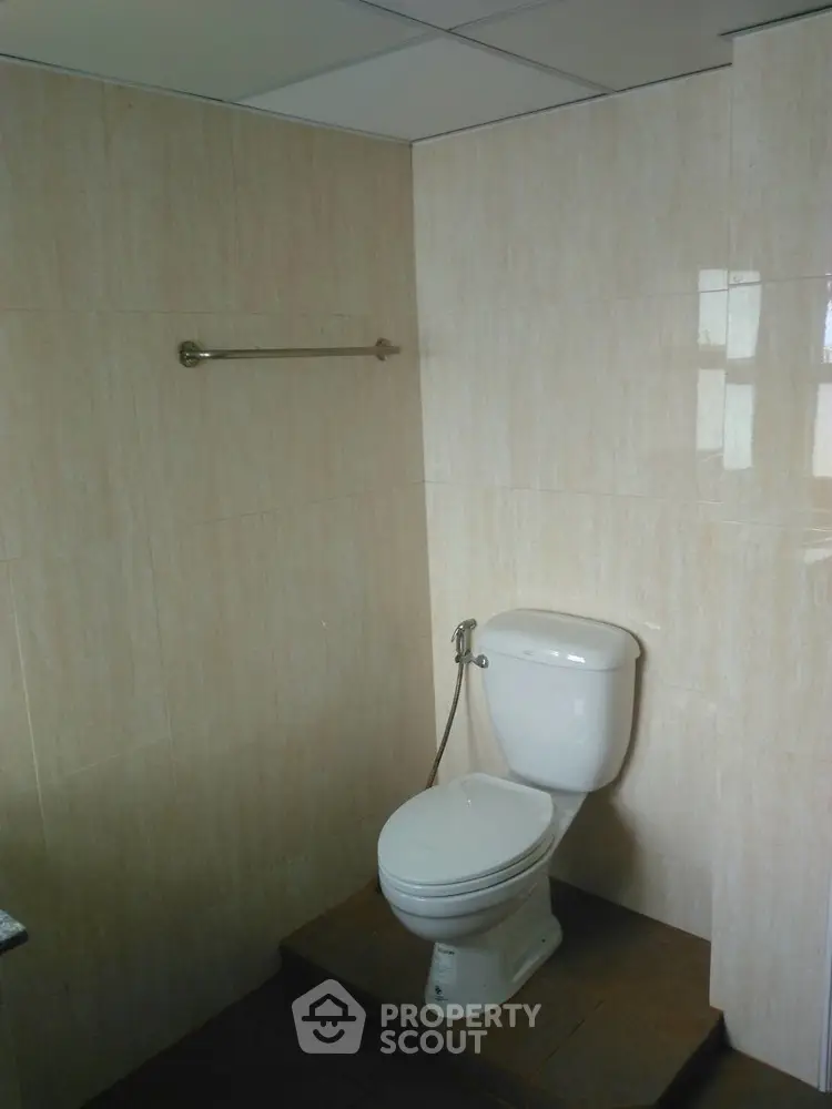  2 Bedrooms Condo -1