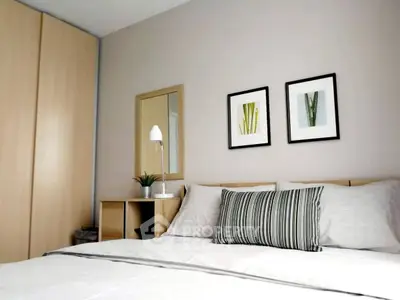 Modern bedroom with stylish decor and cozy bedding in a contemporary apartment.