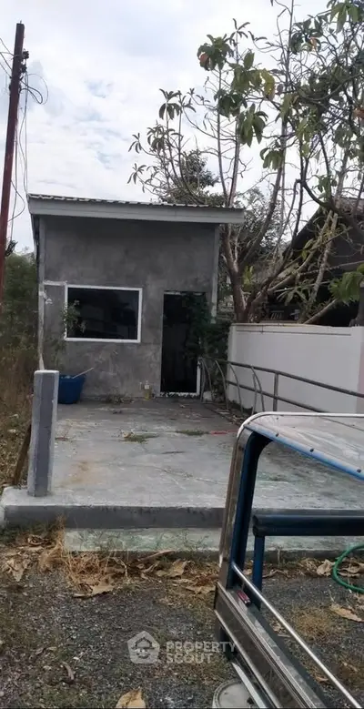 Compact concrete structure with minimalistic design and outdoor space