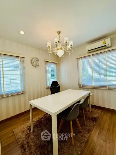 image_rental-28557415