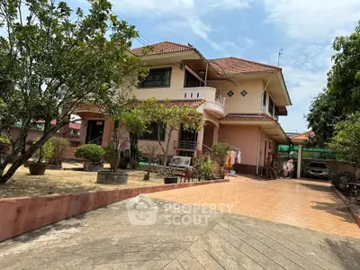 Charming two-story house with spacious driveway and lush garden, perfect for family living.