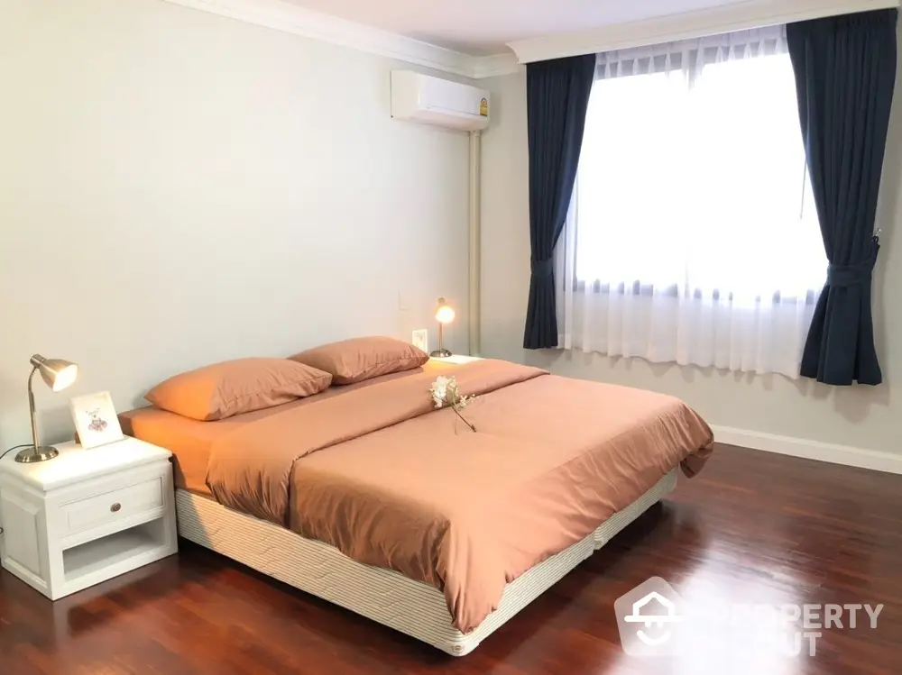  2 Bedrooms Condo at Mitkorn Mansion Condominium-1