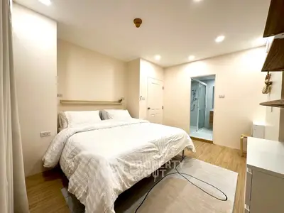Spacious bedroom with ensuite bathroom and modern decor