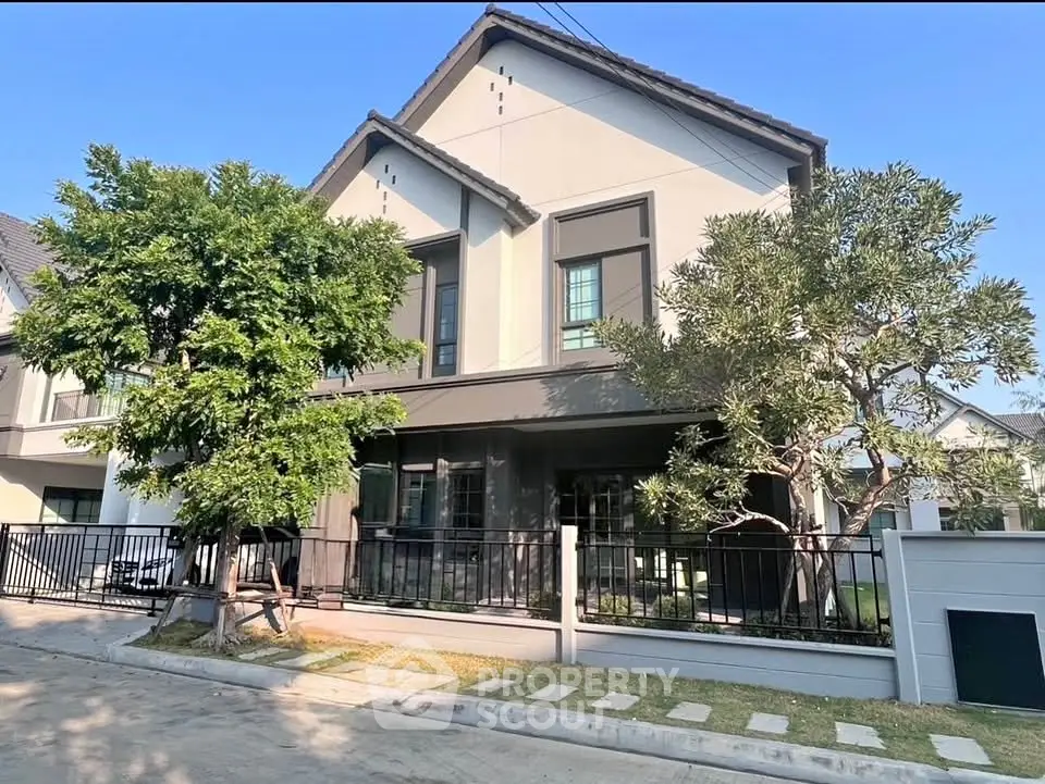 Charming modern house with lush greenery and stylish facade in a serene neighborhood.