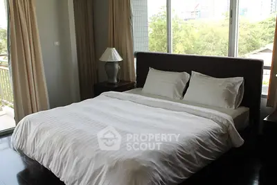 Fully Furnished 3 Bedrooms Apartment at Baan Thirapa Apartment-2