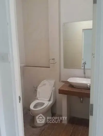 Cozy bathroom with modern fixtures and wooden flooring