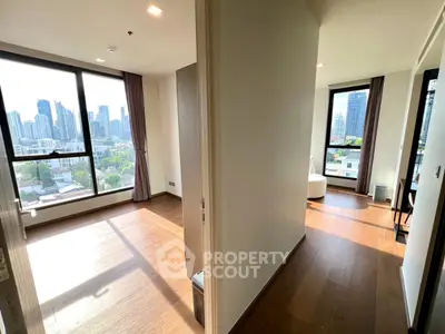 Spacious apartment with stunning city views and abundant natural light