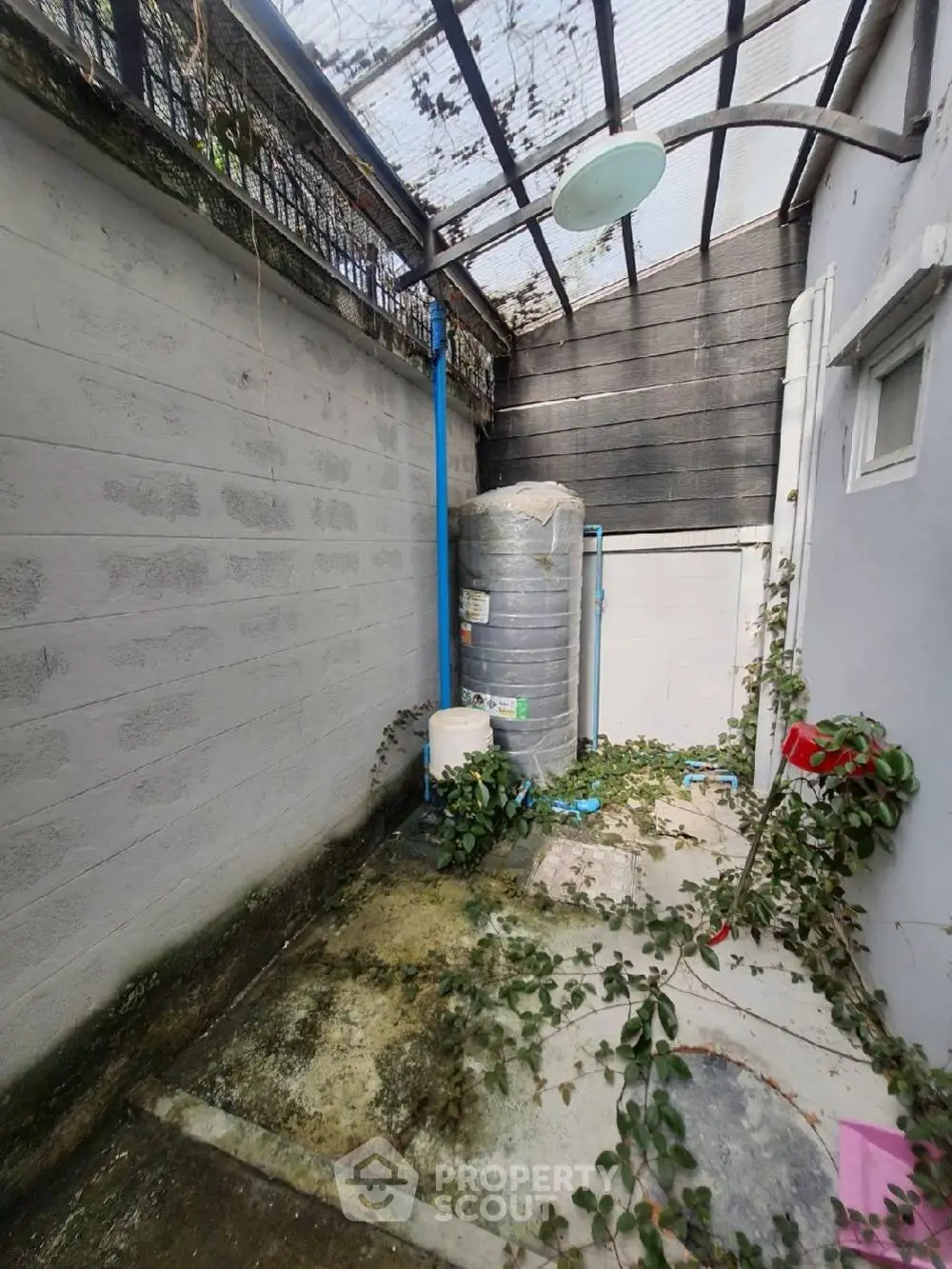 Spacious outdoor area with potential for a stunning renovation, featuring a high ceiling and natural light, ideal for a personalized urban oasis.