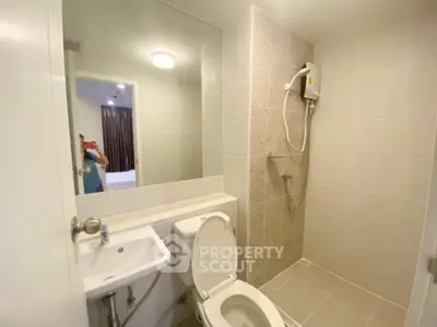 Modern bathroom with shower and sleek fixtures in a contemporary apartment.