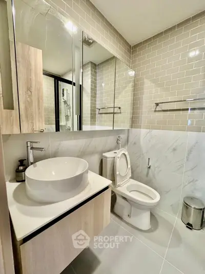 Modern bathroom with sleek design and elegant fixtures