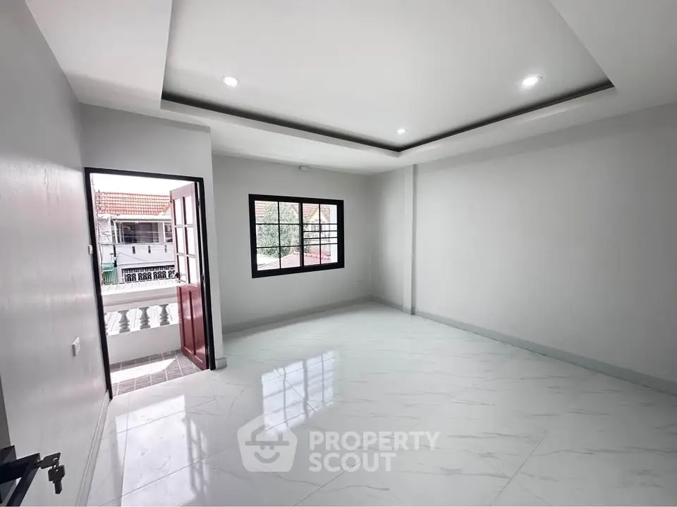 Spacious unfurnished room with balcony access and large windows for natural light.