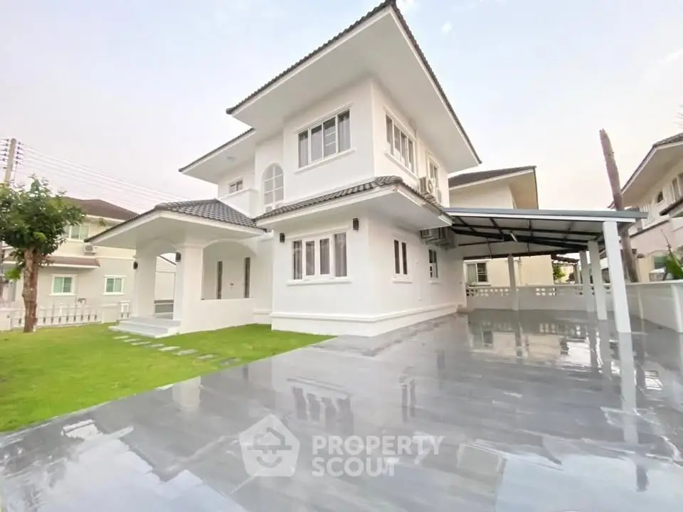 Stunning modern two-story house with spacious driveway and lush green lawn, perfect for family living.