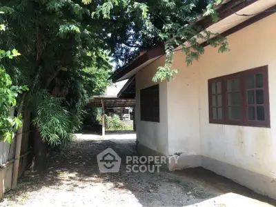 Charming rustic house with lush greenery and spacious outdoor area, perfect for nature lovers seeking tranquility.