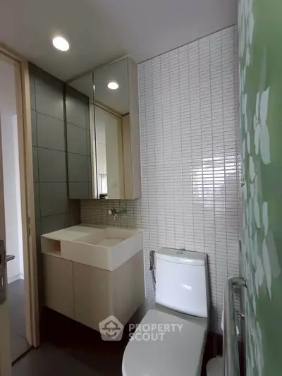 Modern bathroom with sleek fixtures and stylish tile design