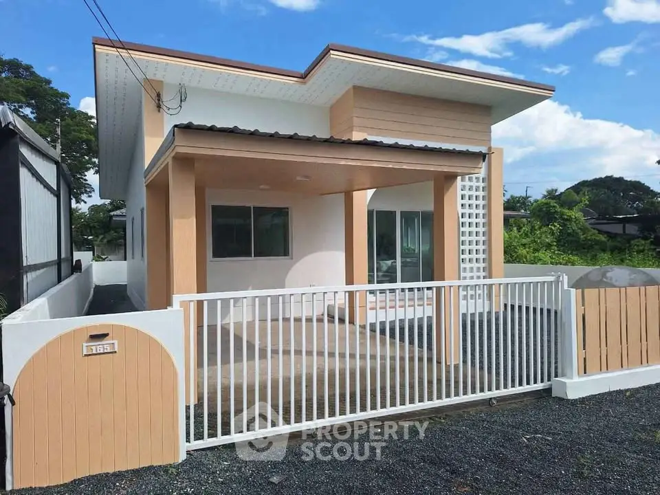Charming modern single-story house with a spacious front yard and stylish facade.