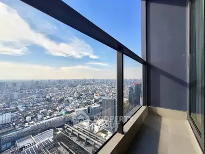 Stunning high-rise balcony with panoramic city view