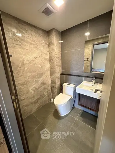 Modern bathroom with sleek design and elegant fixtures