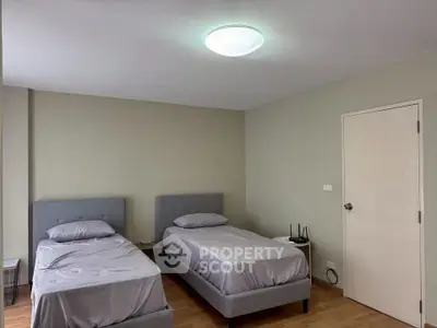 Spacious bedroom with twin beds and modern decor