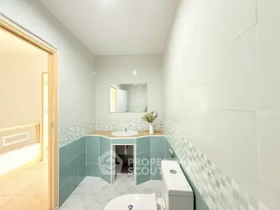 Modern bathroom with stylish tiles and elegant fixtures in a contemporary home.
