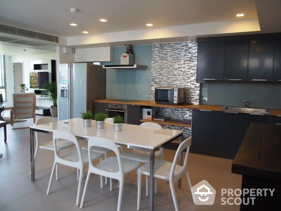  2 Bedrooms Condo at Downtown 49 Sukhumvit-1