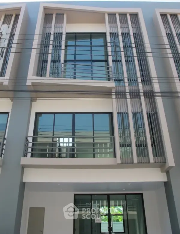 image_rental-18498361