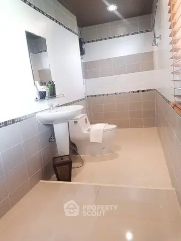 Modern bathroom with sleek tiles and contemporary fixtures