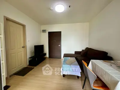 Cozy living room with modern furniture and wooden flooring, perfect for relaxation and entertainment.