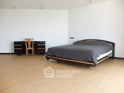  3 Bedrooms Condo -3