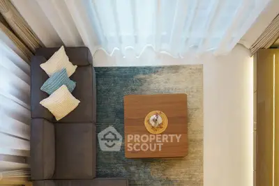 Stylish living room with modern sofa and elegant coffee table, perfect for cozy gatherings.