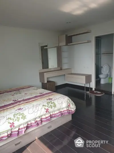  2 Bedrooms Condo at Lumpini Center สุขุมวิท 77-3