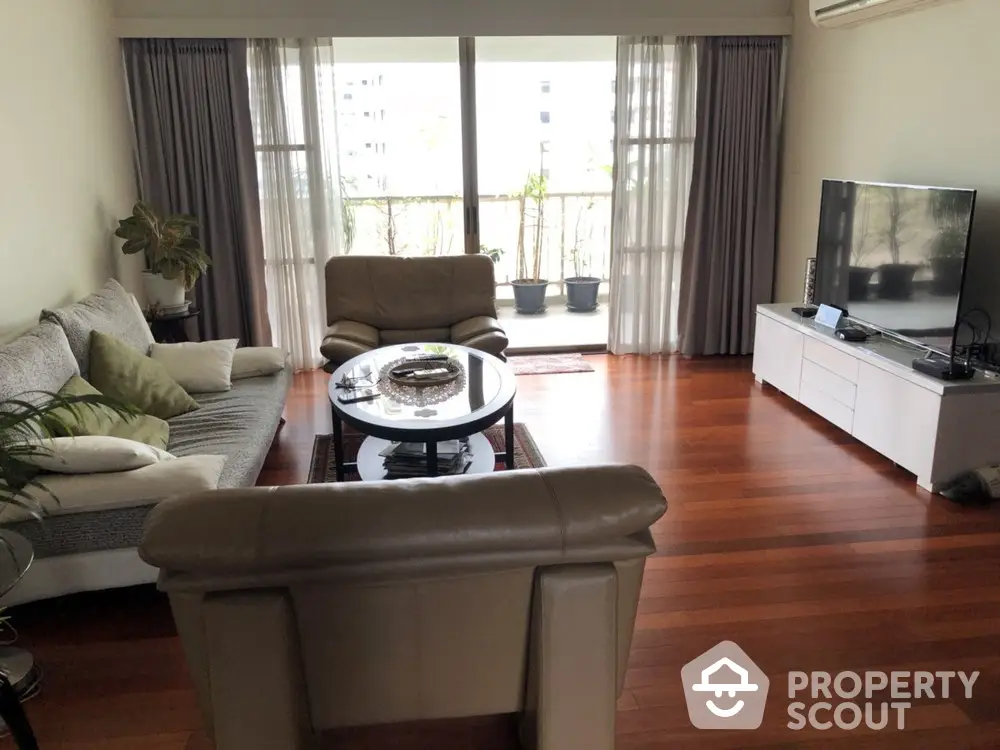  3 Bedrooms Condo -1