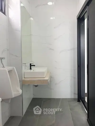 Modern bathroom with sleek design and elegant fixtures in a contemporary home.