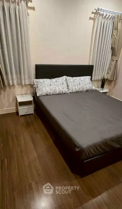 Cozy bedroom with modern decor, featuring a comfortable bed and elegant curtains.