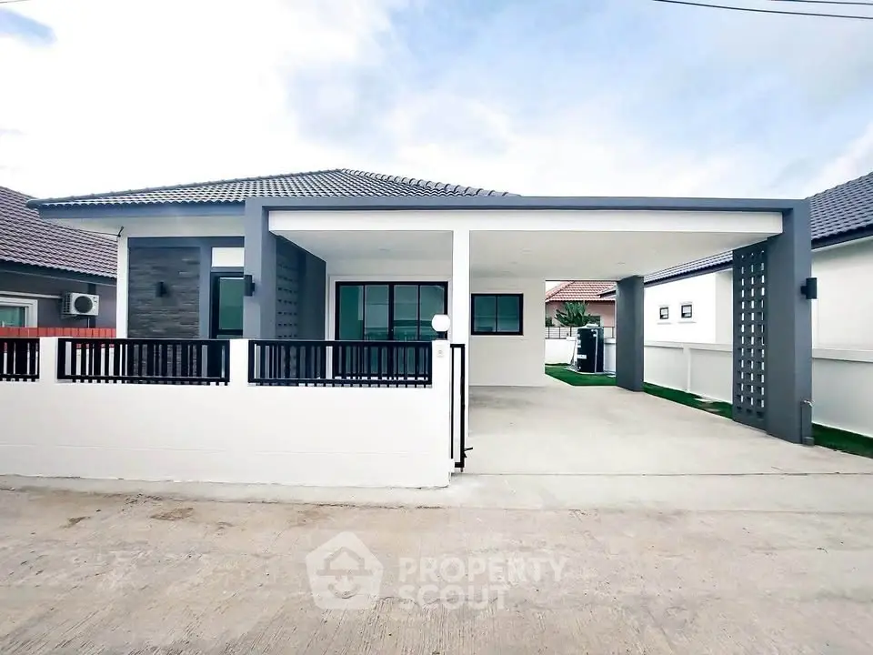 Modern single-story house with spacious driveway and contemporary design