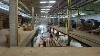 Spacious industrial warehouse with high ceilings and ample storage space