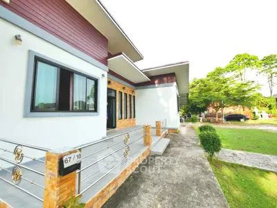 Modern single-story house with spacious garden and stylish exterior design.