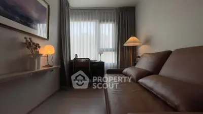 Cozy living room with leather sofa and modern decor, perfect for relaxation.